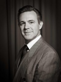 Gunnar Richardsson som Giles